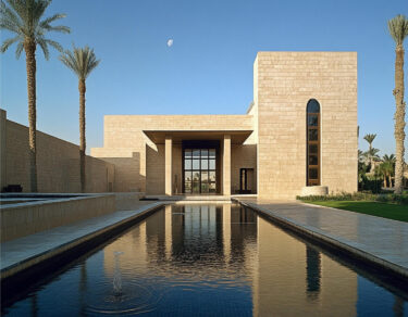 Luxury vs Mid-Range Properties for Foreigners in Saudi Arabia